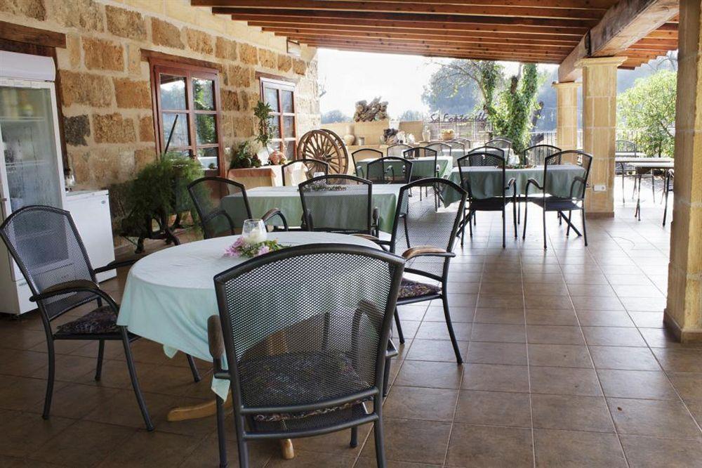 Es Quatre Cantons Farm stay