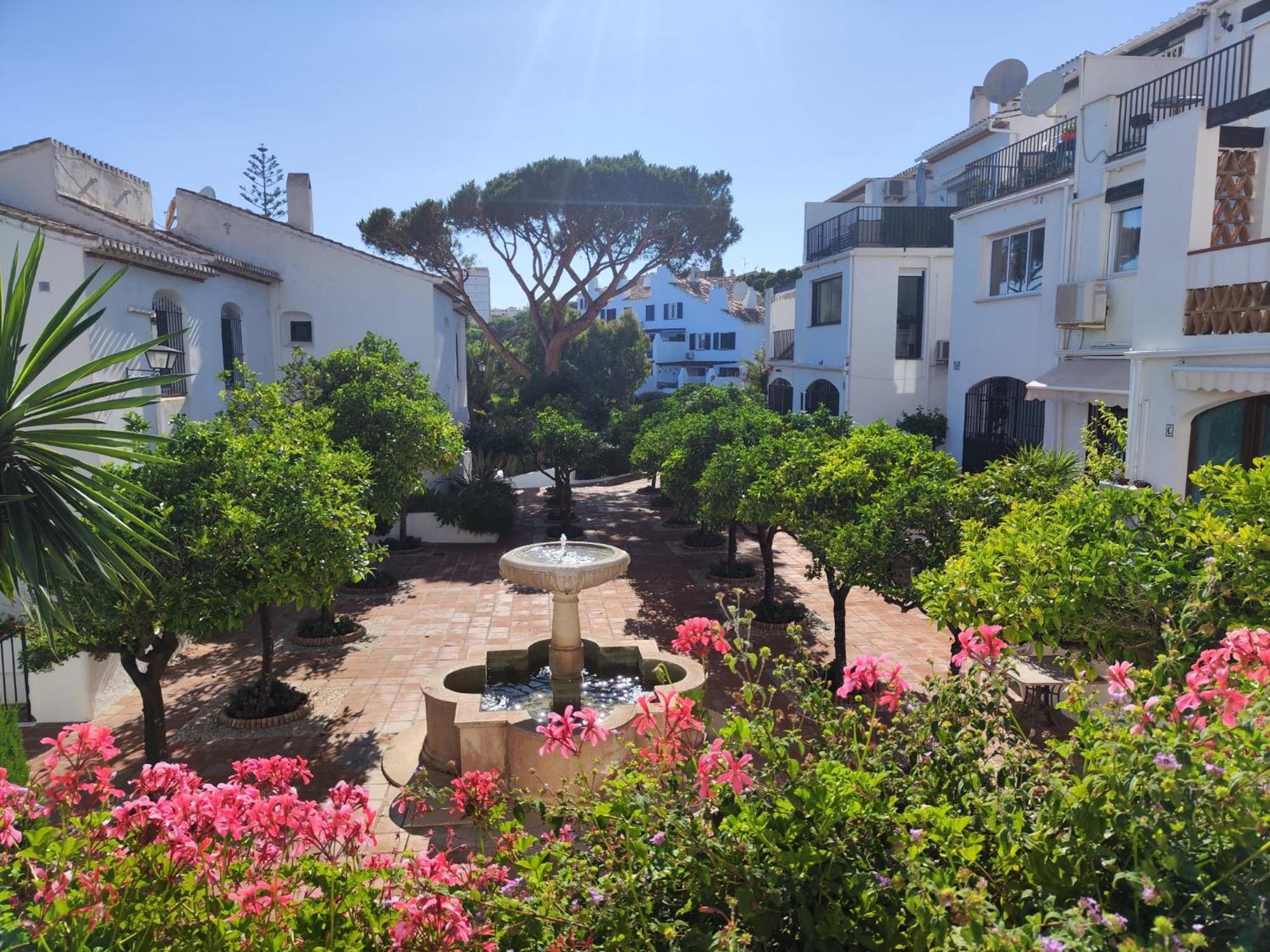 Apartamento Dona Lola , Luminoso Calahonda, Mijas *