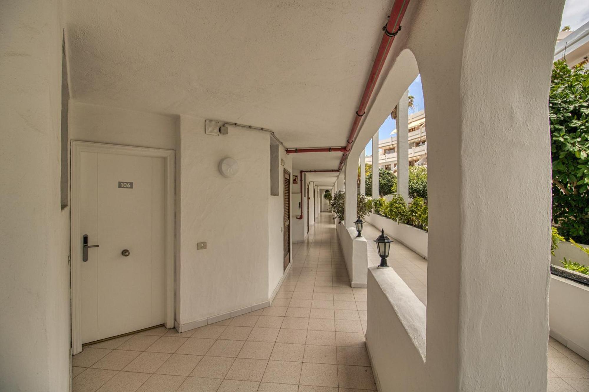 Penthouse Sea View Jacuzzy Terrace & Pool Apartment