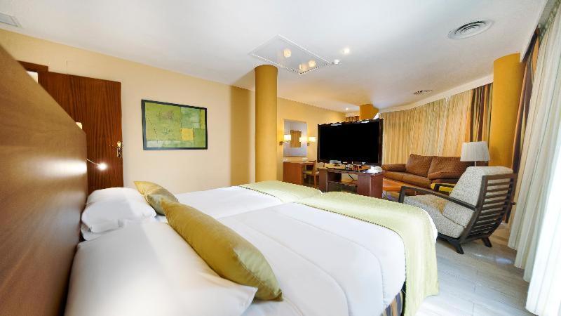 Bull Astoria Hotel 3*