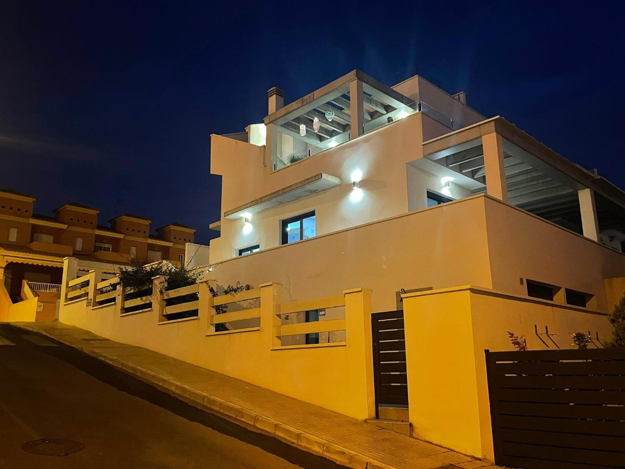 Villa New Built Corner In By The Sea