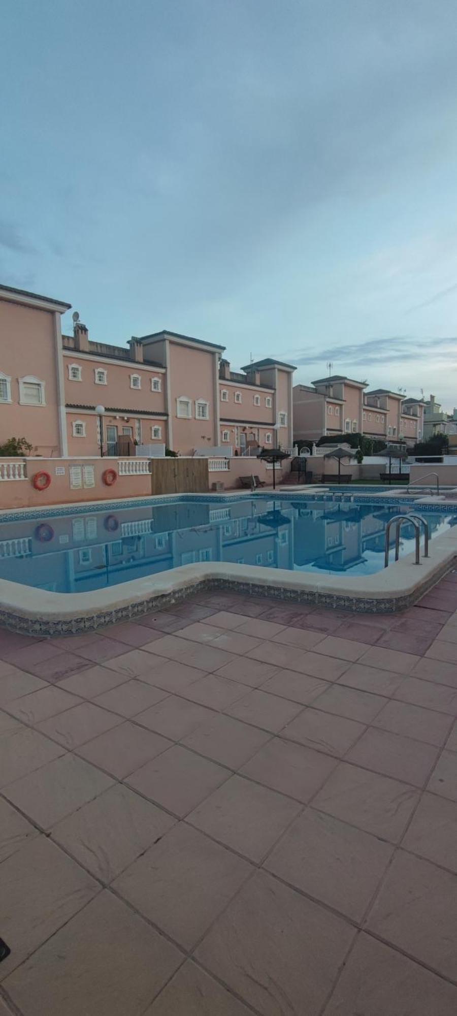 Adaptado, Terraza Muy Grande Y Soleada. Holiday home