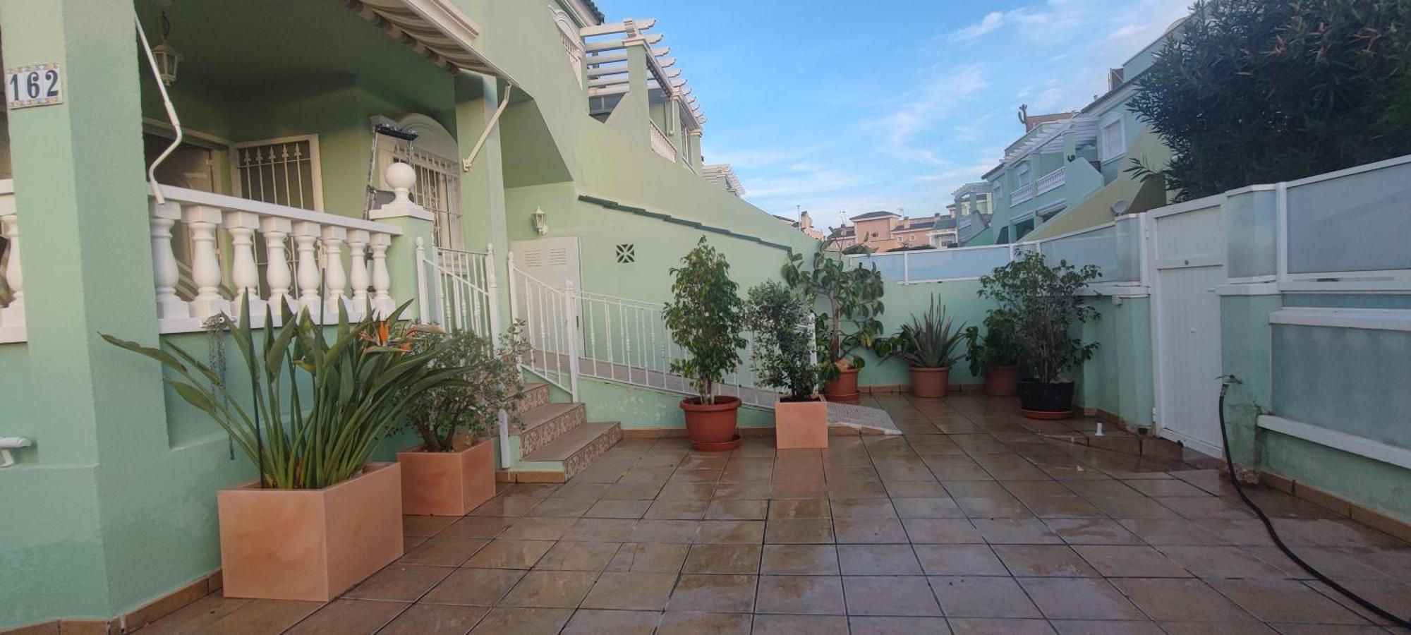 Adaptado, Terraza Muy Grande Y Soleada. Gran Alacant