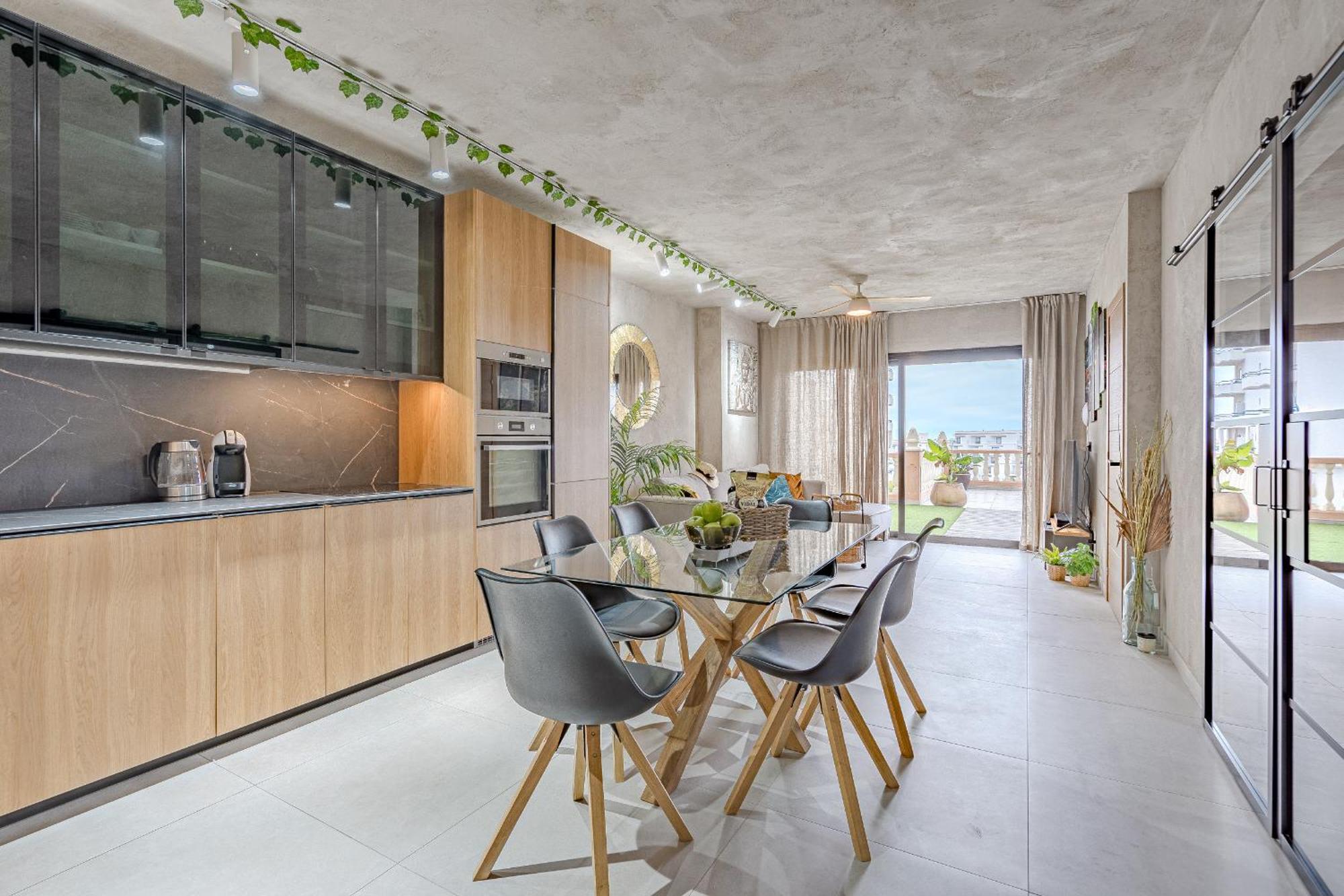 Bali Smart Hi-end Services Media Streaming Apartment