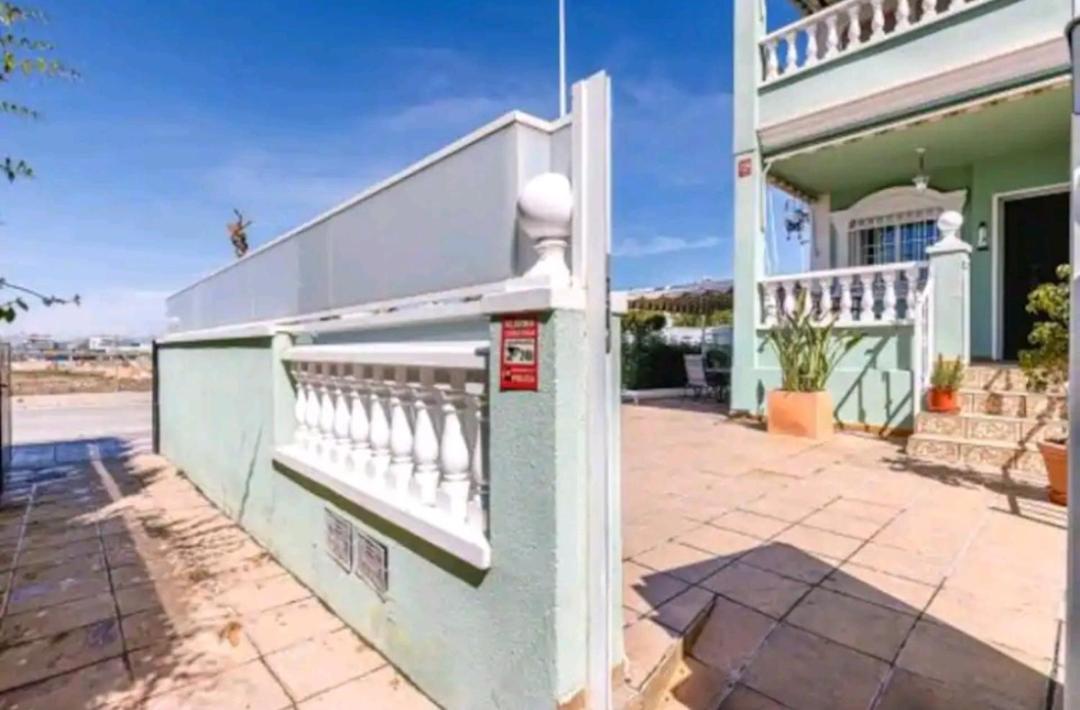 Adaptado, Terraza Muy Grande Y Soleada. Holiday home *
