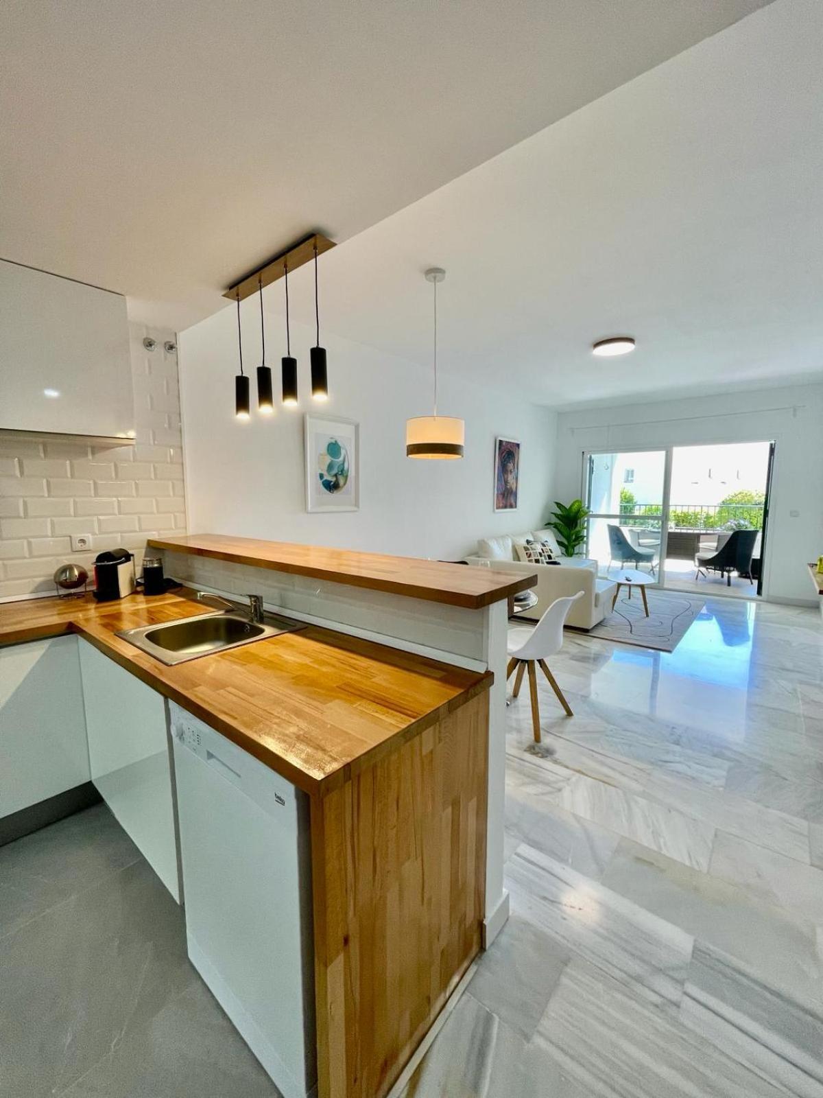 2 Bed Ground Floor With Pool & Parking Apartment