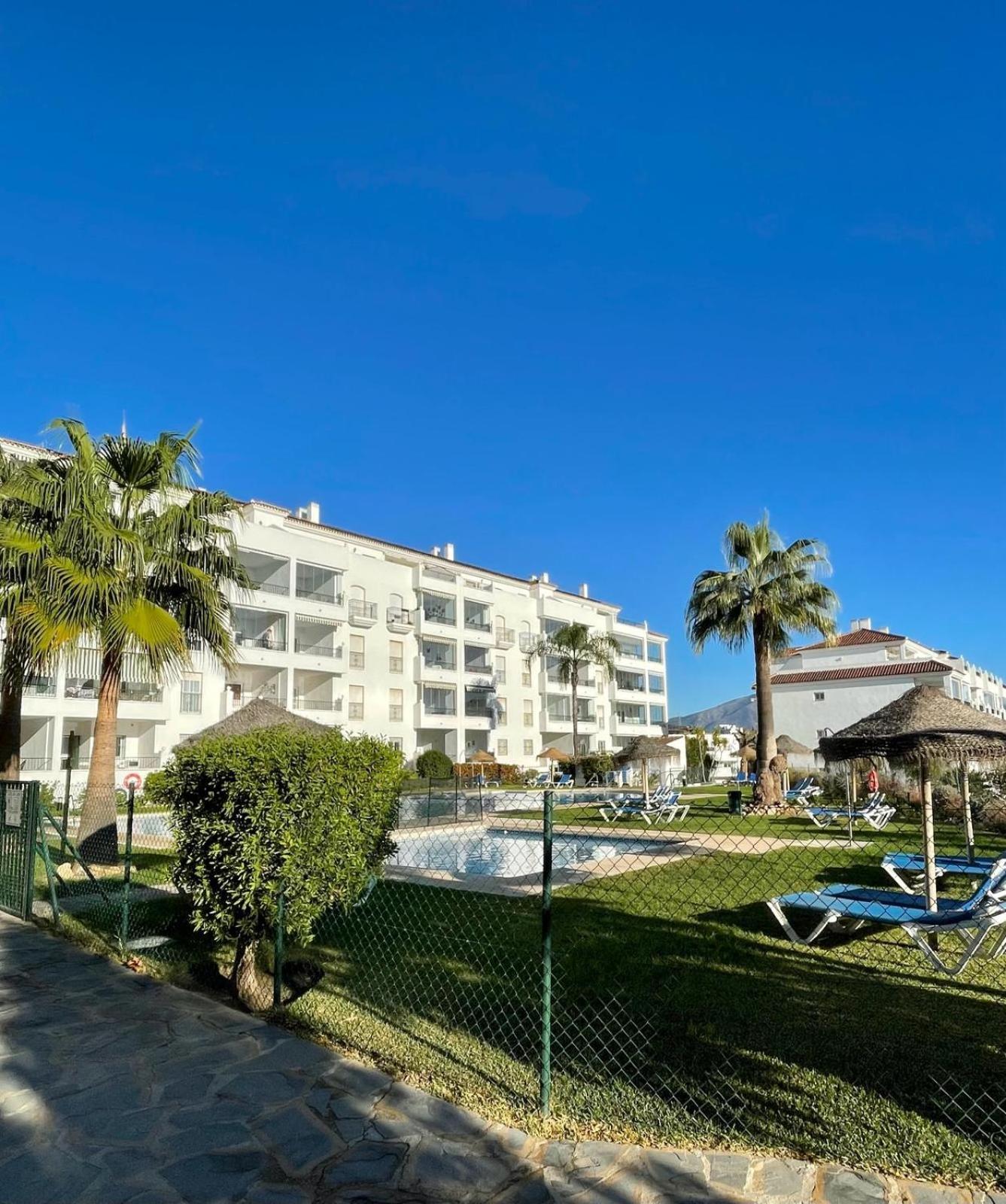 2 Bed Ground Floor With Pool & Parking Apartment *