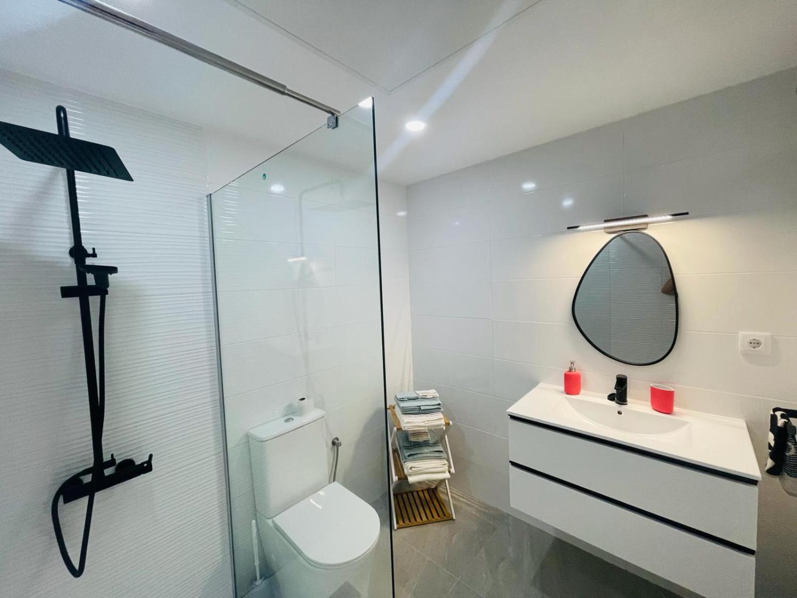 Apartment 2 Bed Ground Floor With Pool & Parking *