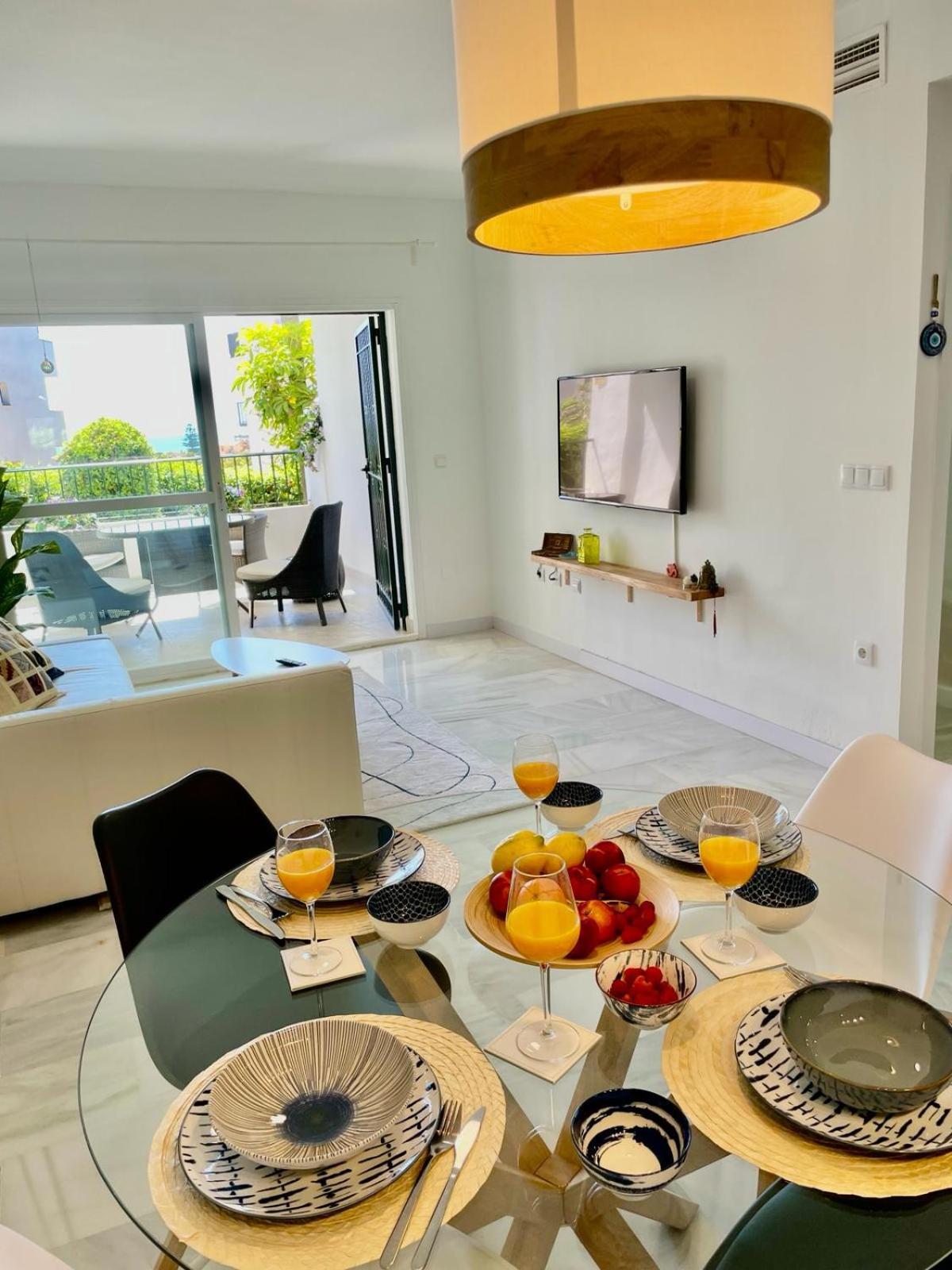 Apartment 2 Bed Ground Floor With Pool & Parking *