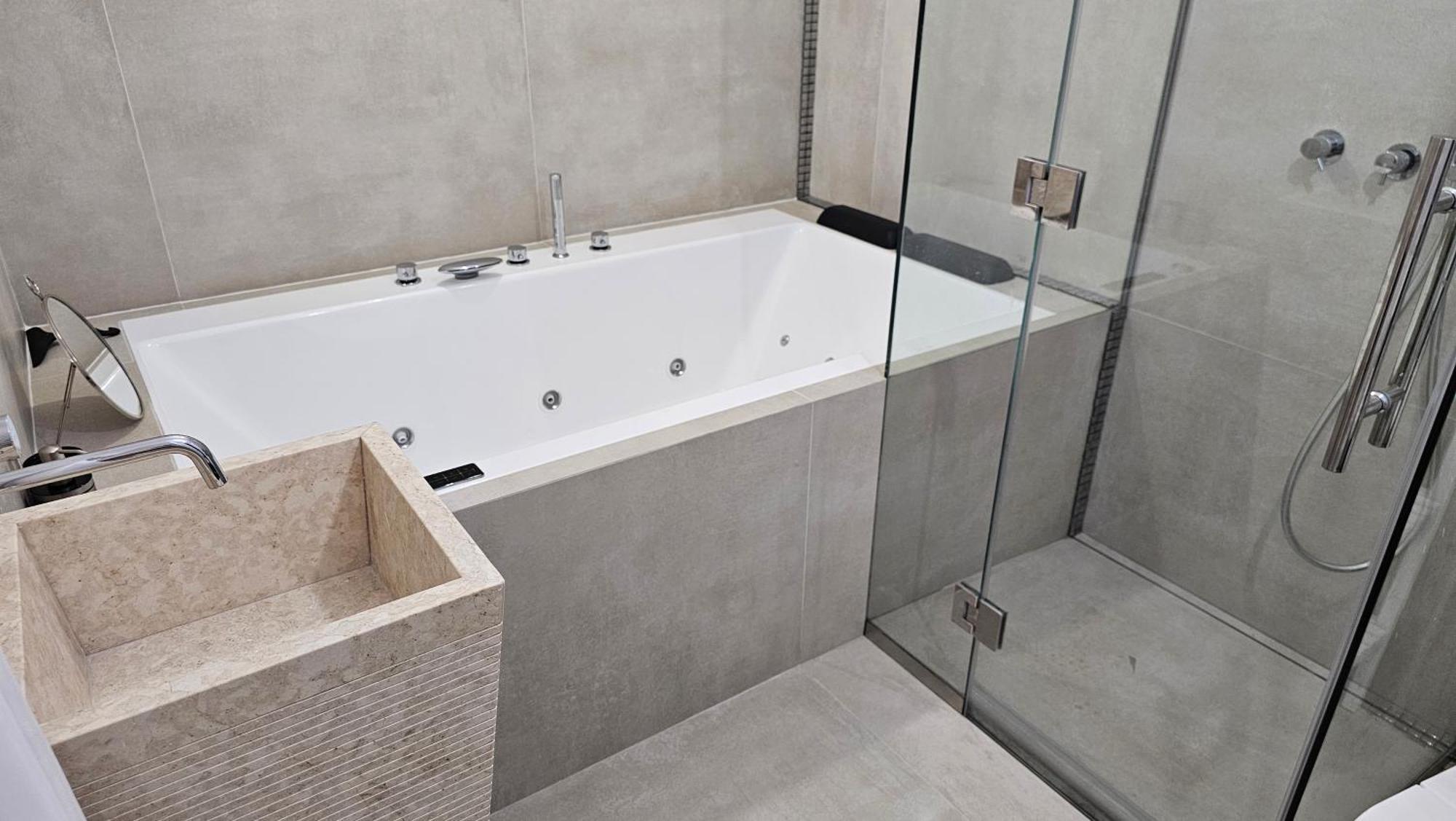 Apartment Oasis Jacuzzi Retreat Marbella