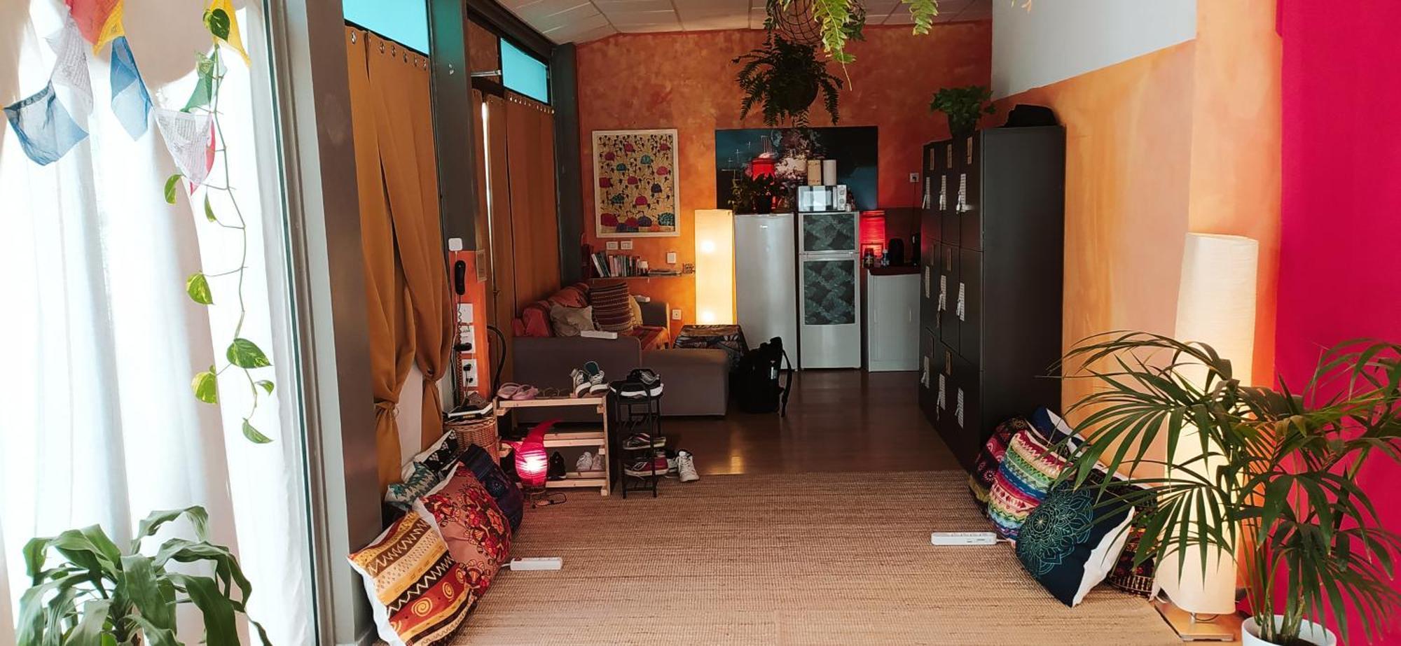 Apartment Nirvana Yoga Center *