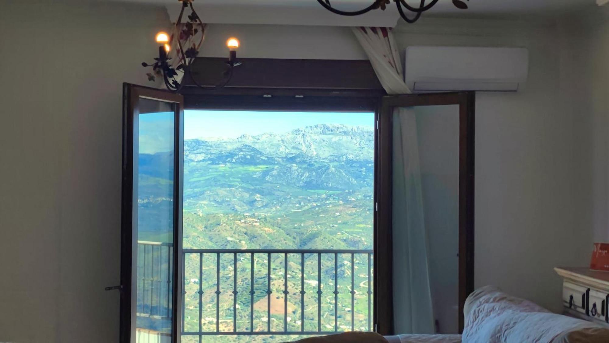 Casa Jose -beautiful Village House- Jacuzzi Included-views-bbq-aircon-wifi Сasa de vacaciones