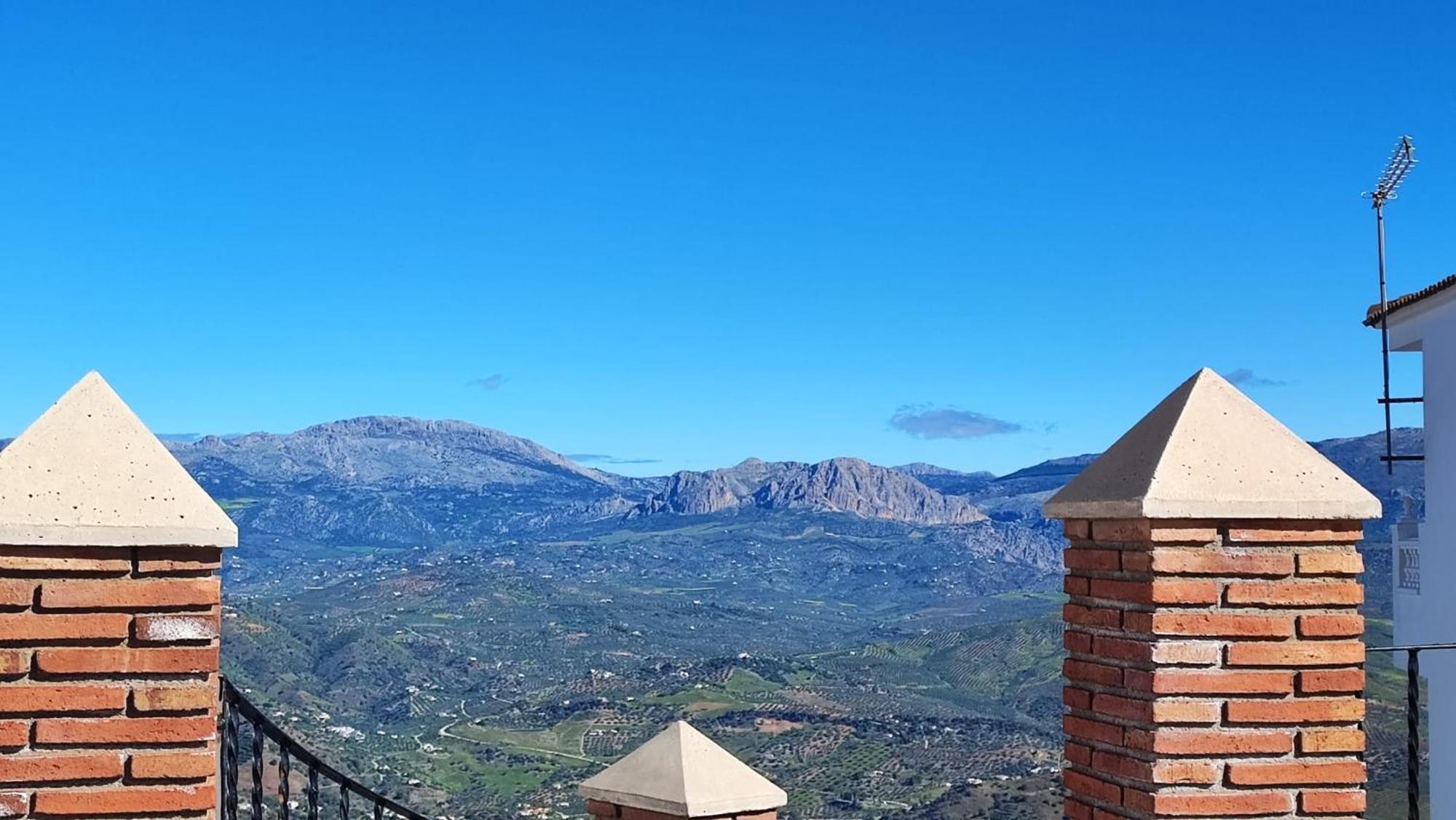 Сasa de vacaciones Casa Jose -beautiful Village House- Jacuzzi Included-views-bbq-aircon-wifi *