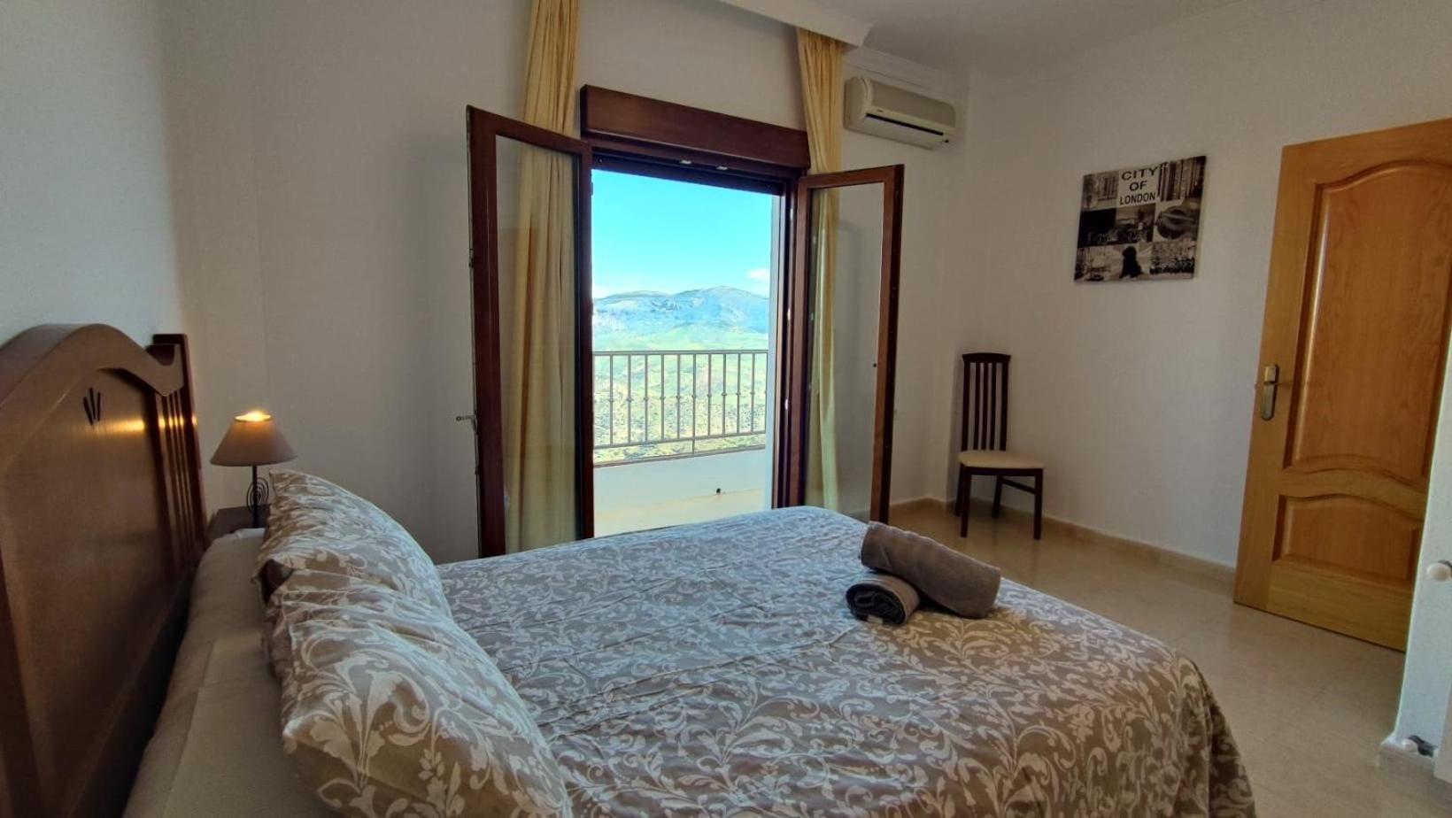 Сasa de vacaciones Casa Jose -beautiful Village House- Jacuzzi Included-views-bbq-aircon-wifi *