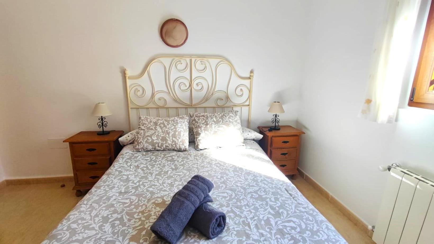 Сasa de vacaciones Casa Jose -beautiful Village House- Jacuzzi Included-views-bbq-aircon-wifi *