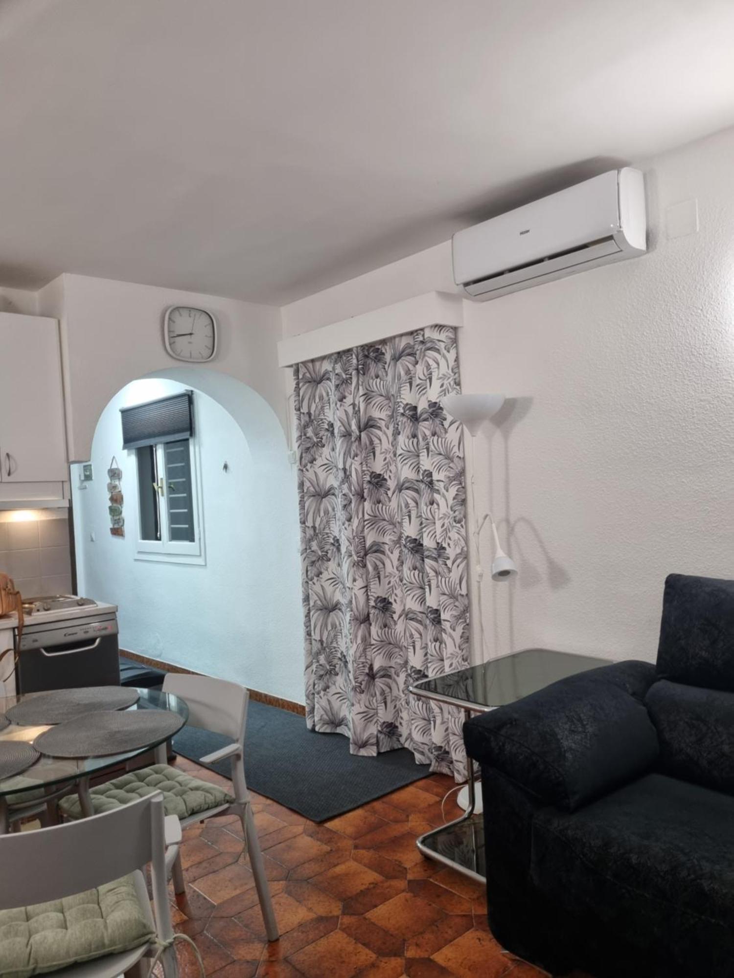 Comfortable One Bedroom Apartment *