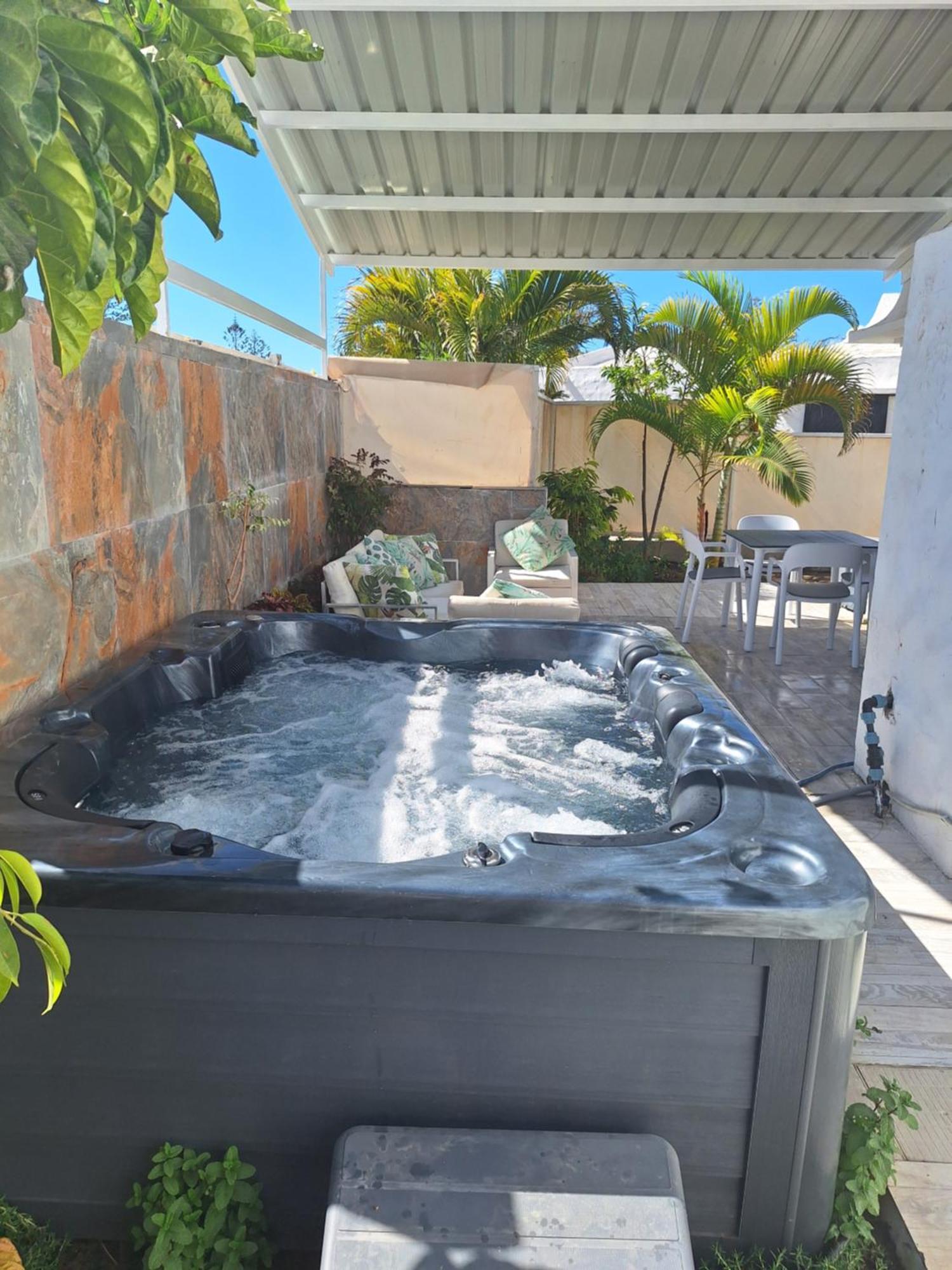 Bungalow 2-4 With Jacuzzi Apartamento *