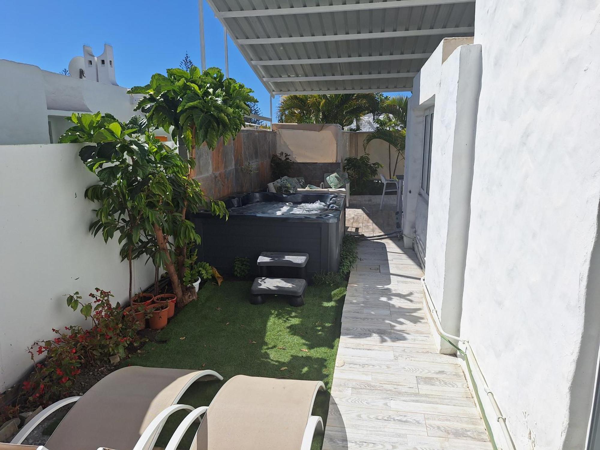 Bungalow 2-4 With Jacuzzi Playa del Inglés