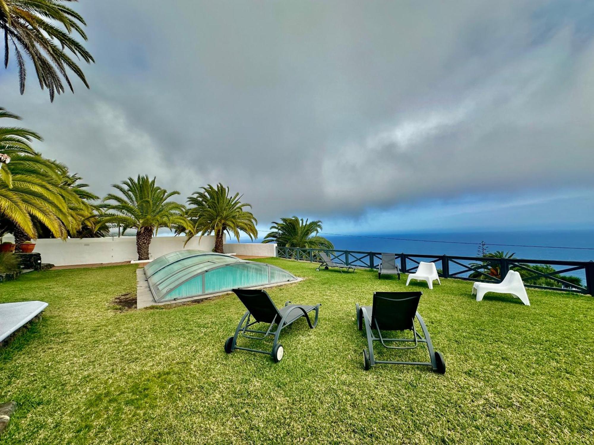 Media Luna Con Vistas A La Palma By Alterhome