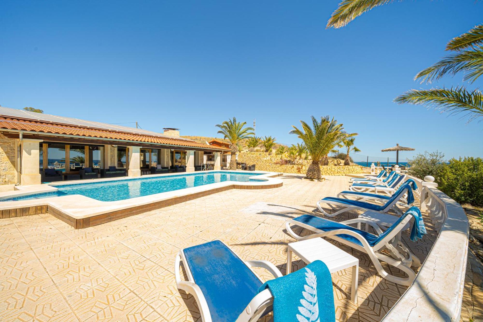 Villa Stunning Carichel Blanc *