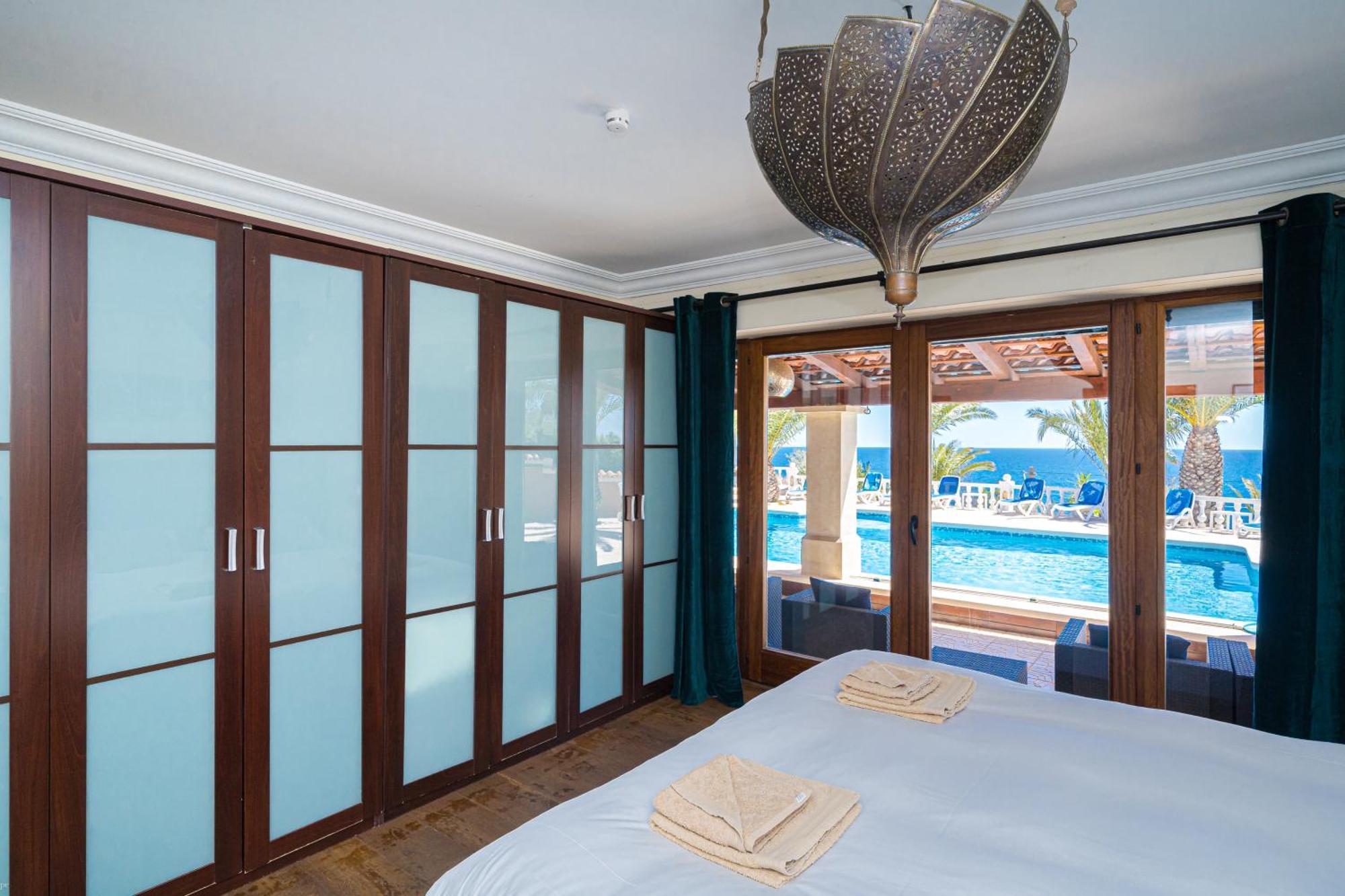 Stunning Carichel Blanc Villa Villajoyosa
