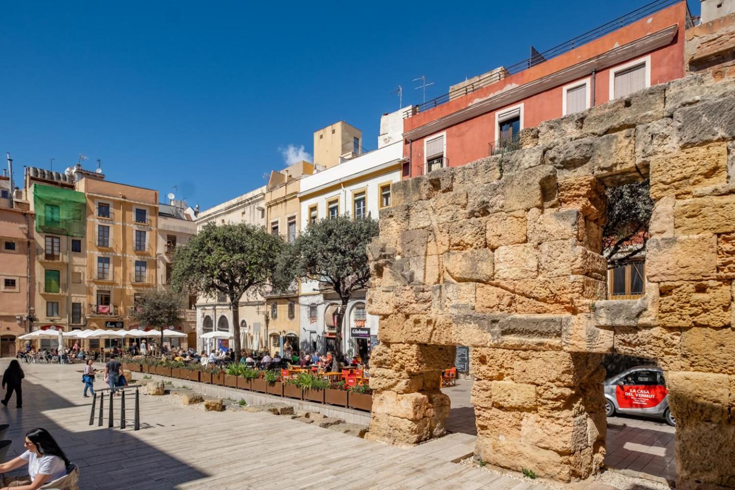 En El Corazón De Tarragona. Planta Baja Con Patio. Apartamento Tarragona