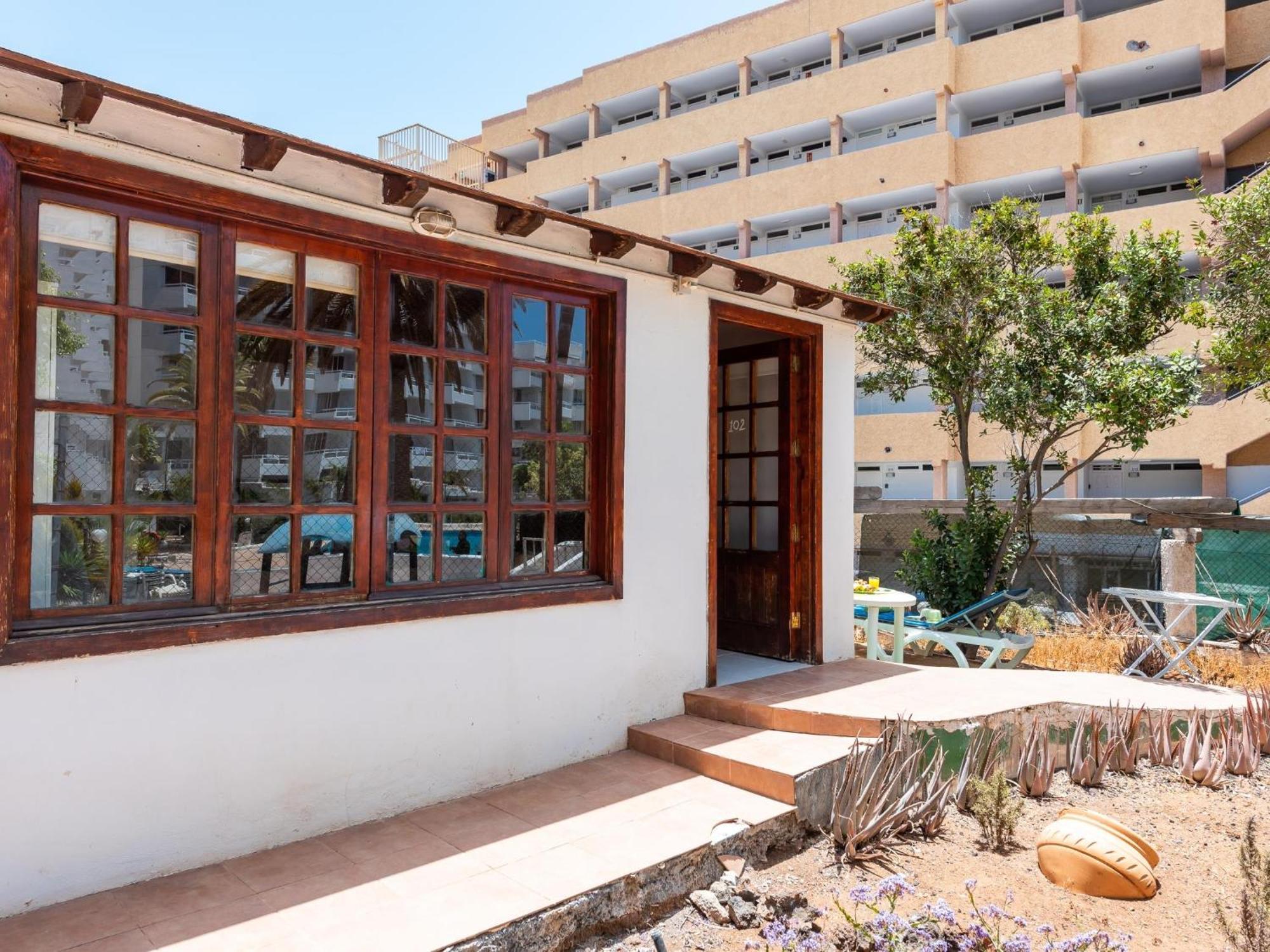 101 Bright With Pool View Apartment
