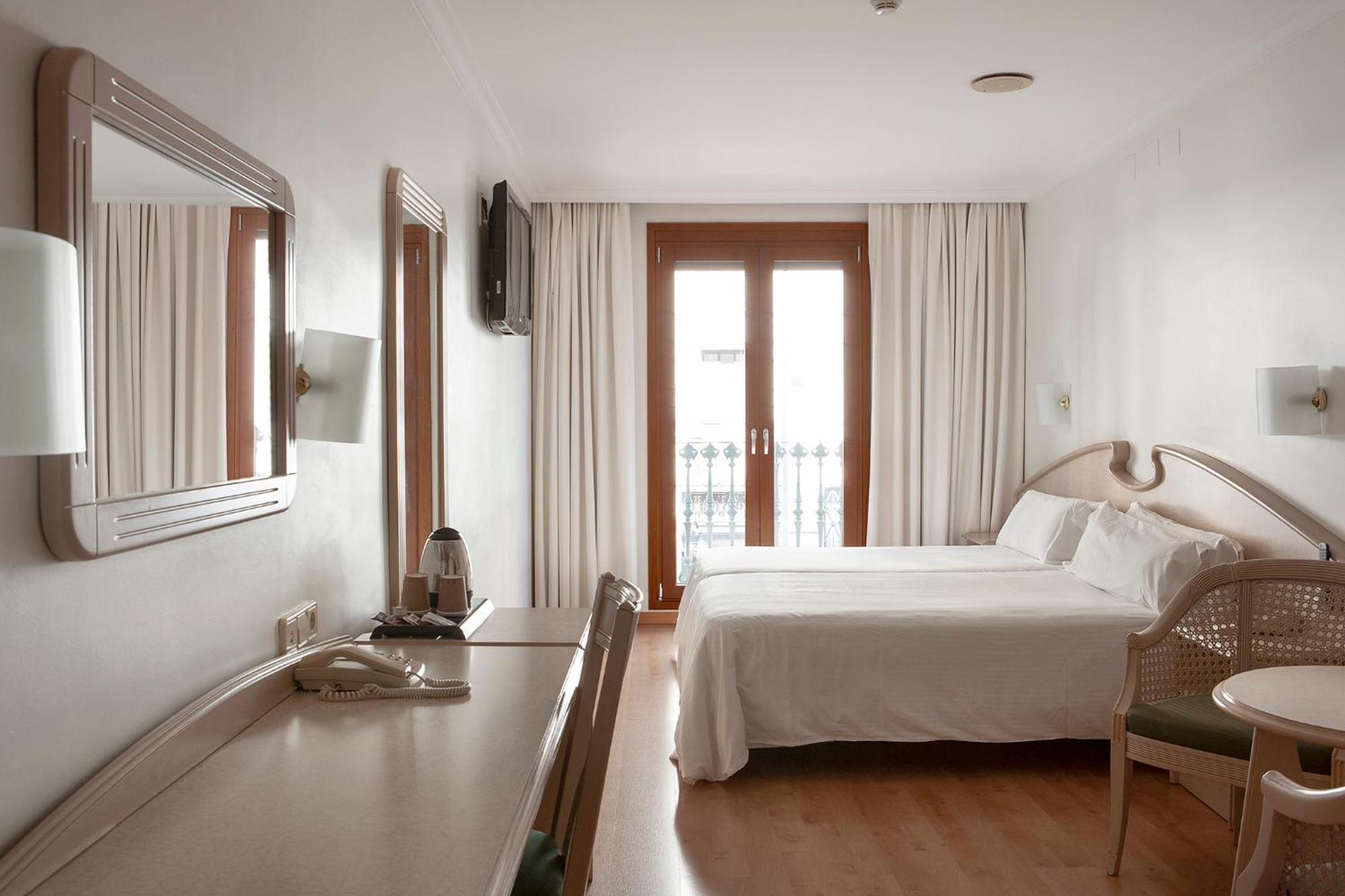 Lleo Hotel