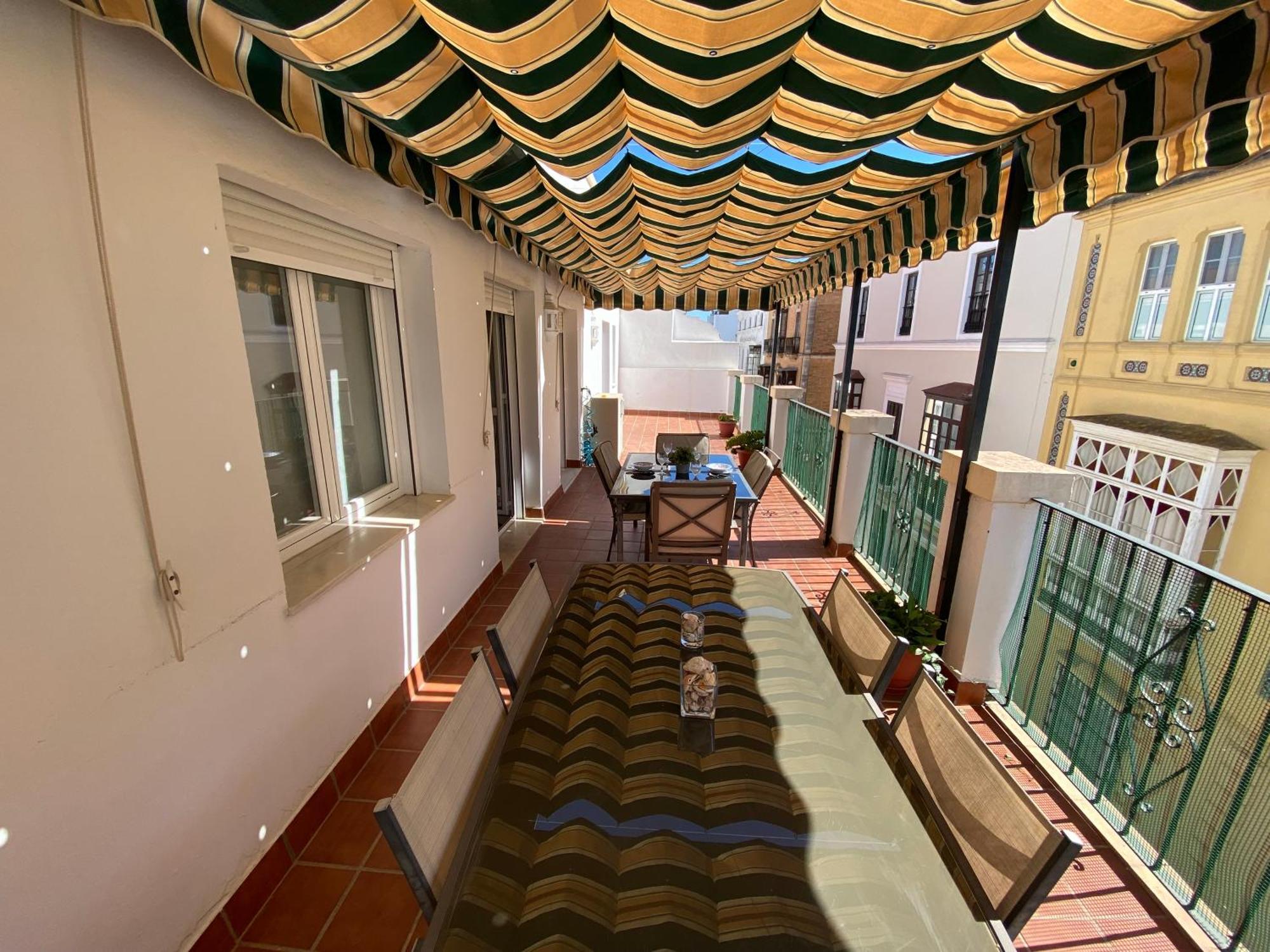 Magnifico Atico Pleno Centro. Terraza 60m. Climatizado, Garaje Apartment