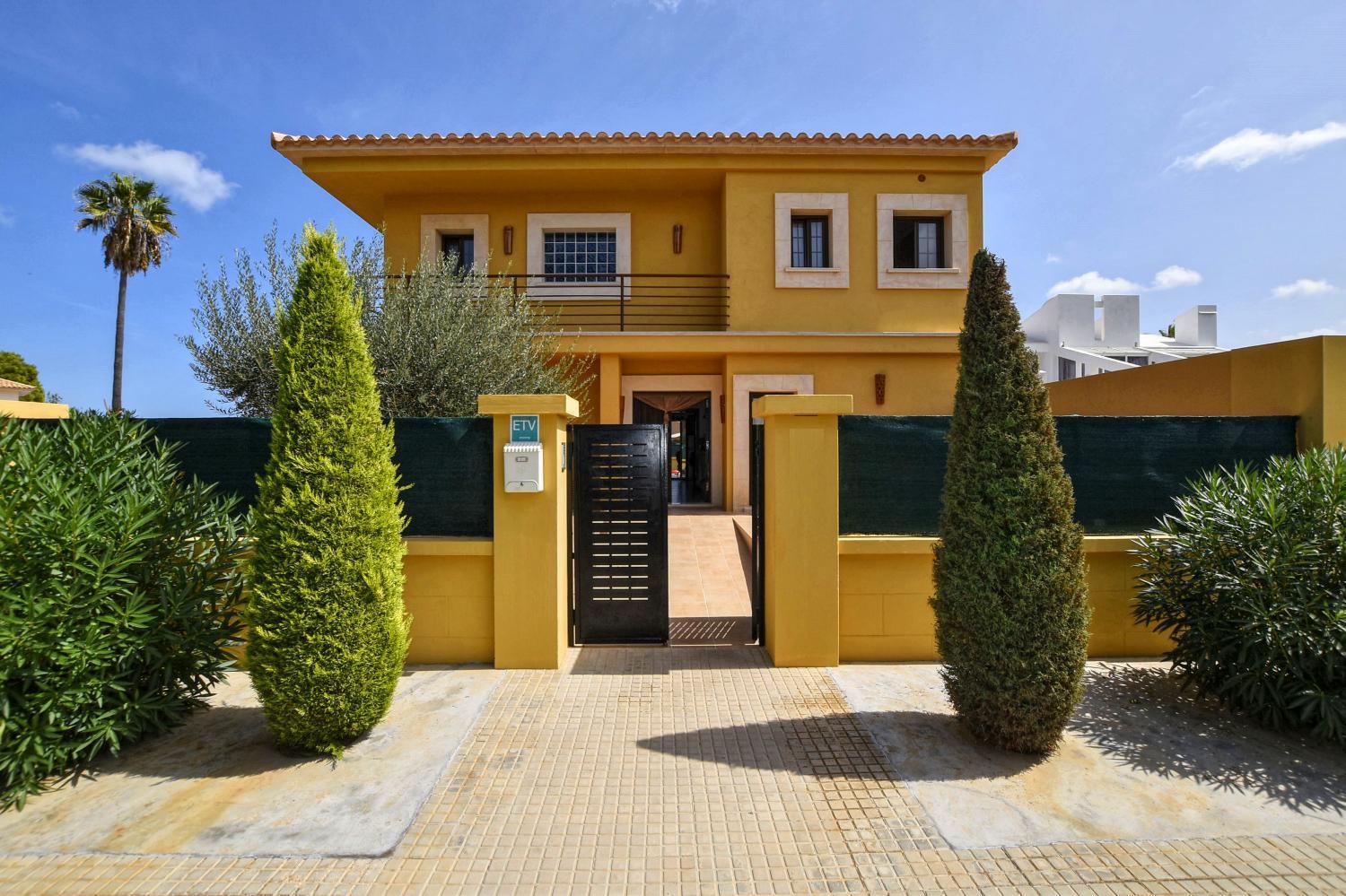 Margarita Villa *