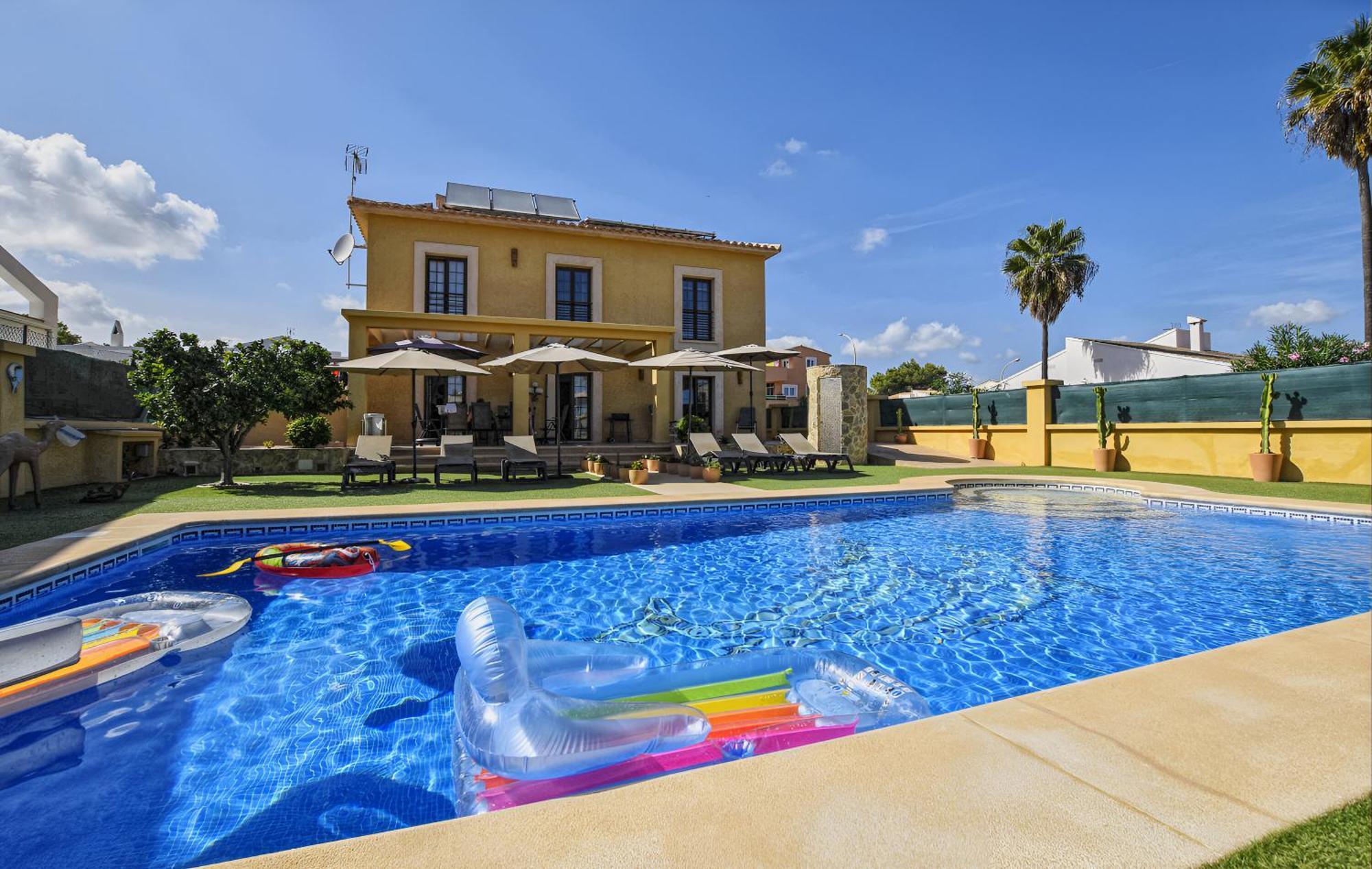 Margarita Villa *