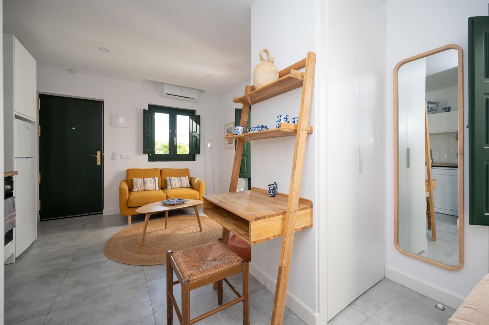 Apartamento Lovely House In Peaceful Courtyard Benalmádena