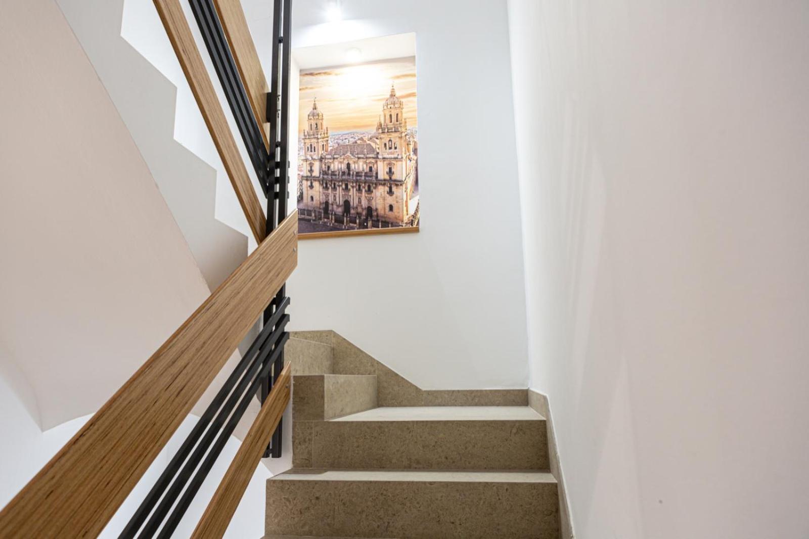 Royar Apartment *