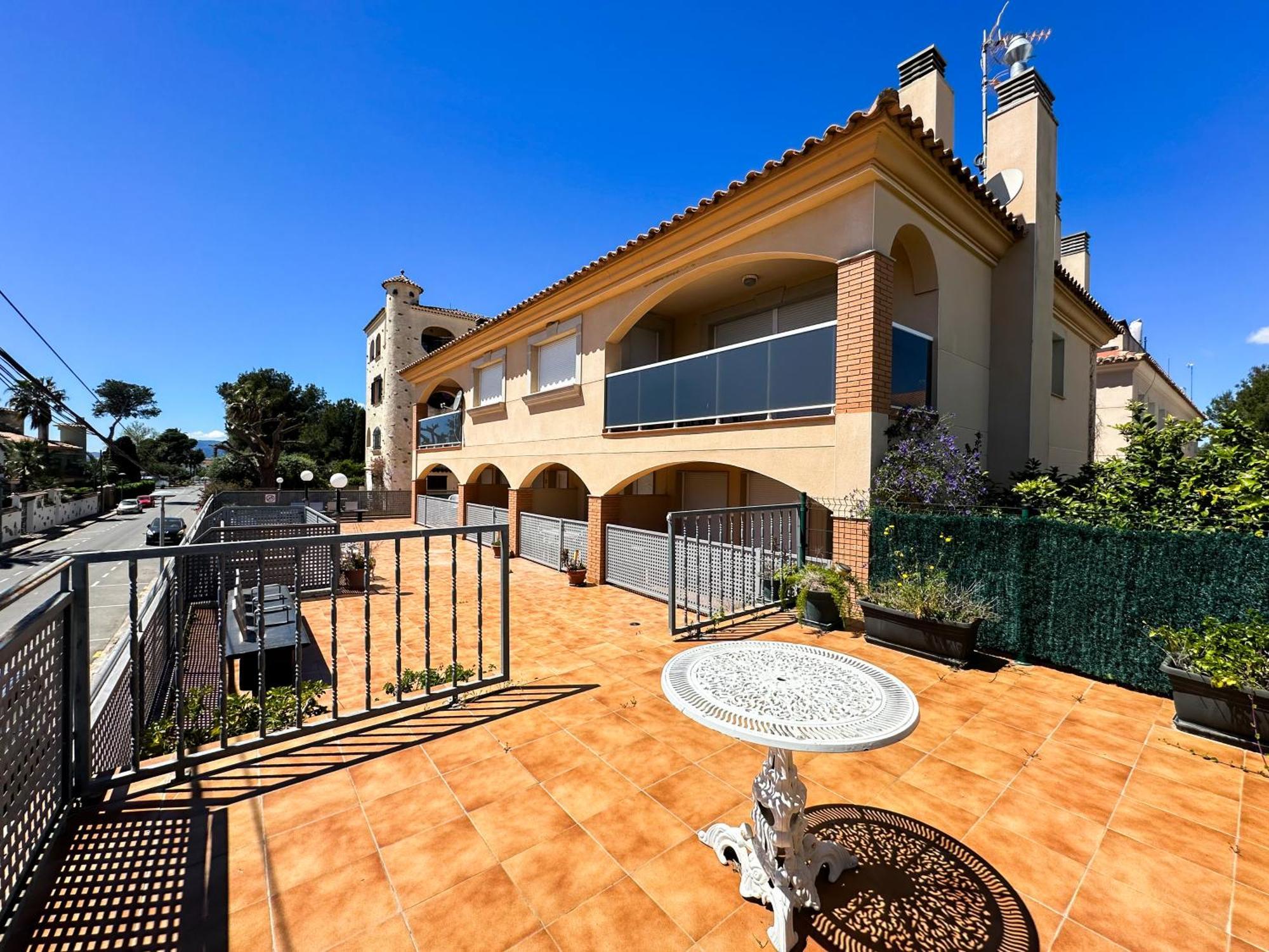 Acogedor Apartamento Cerca De La Playa Wifi Y Parking Apartment Mont-roig del Camp