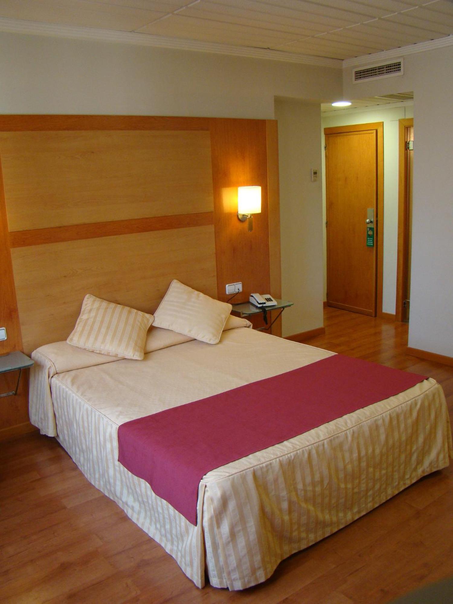 Hotel Reconquista 3*