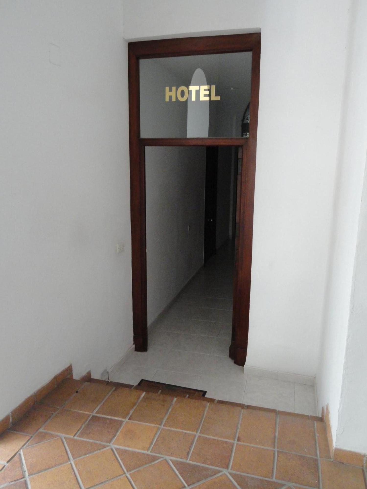 Hotel El Coloso 2*