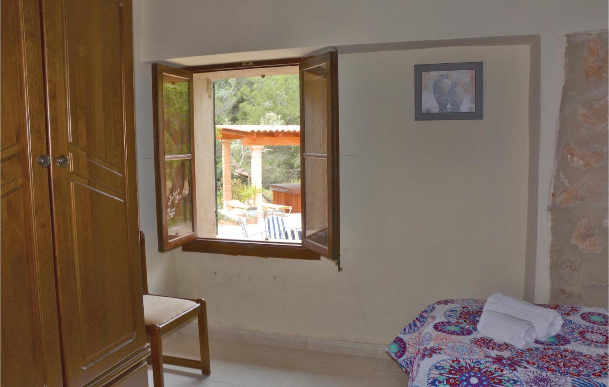 Сasa de vacaciones Stunning In Estellencs With Jacuzzi Estellencs (Estellenchs)