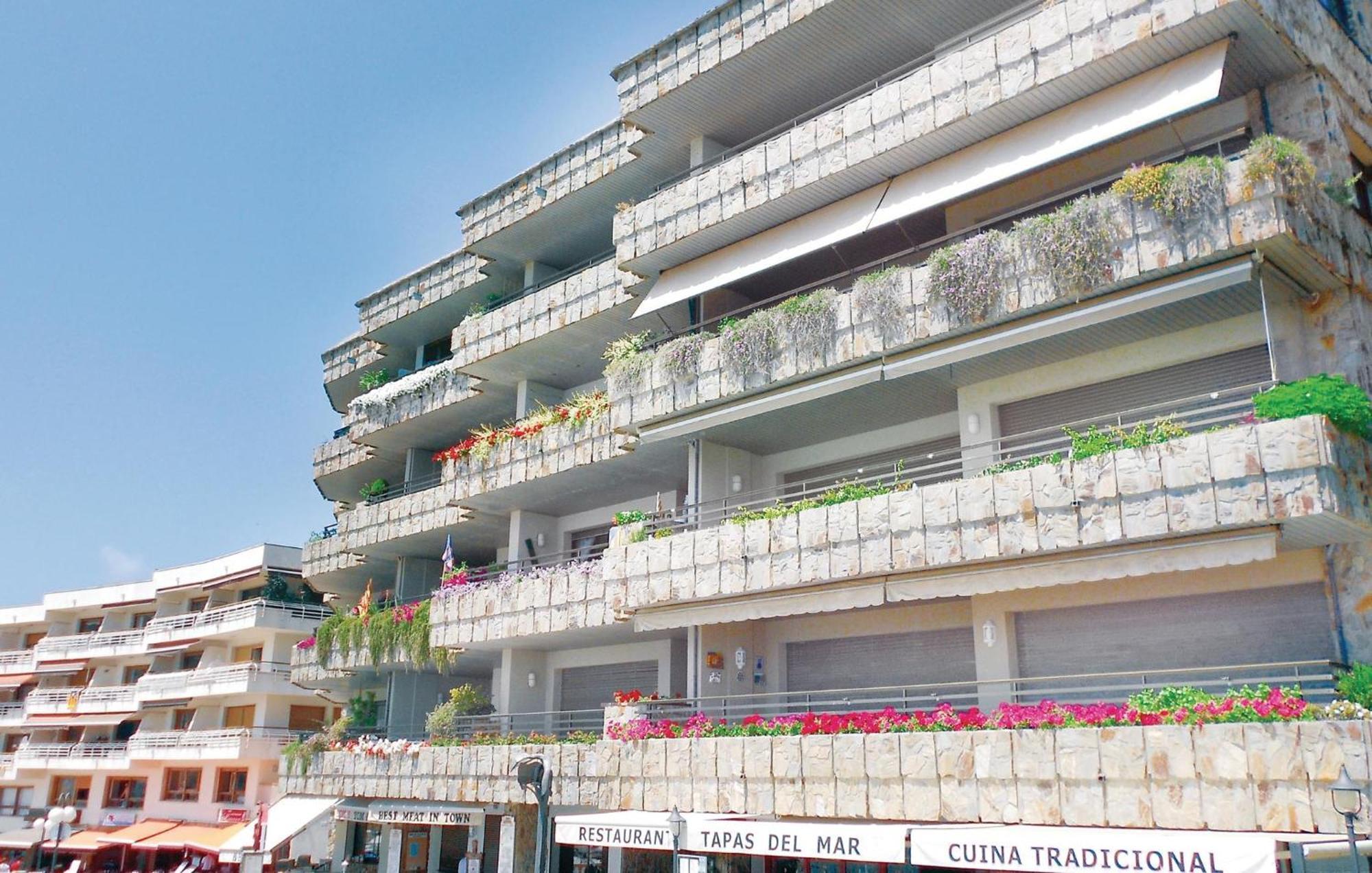 Apartamento 3 Bedroom Gorgeous In *