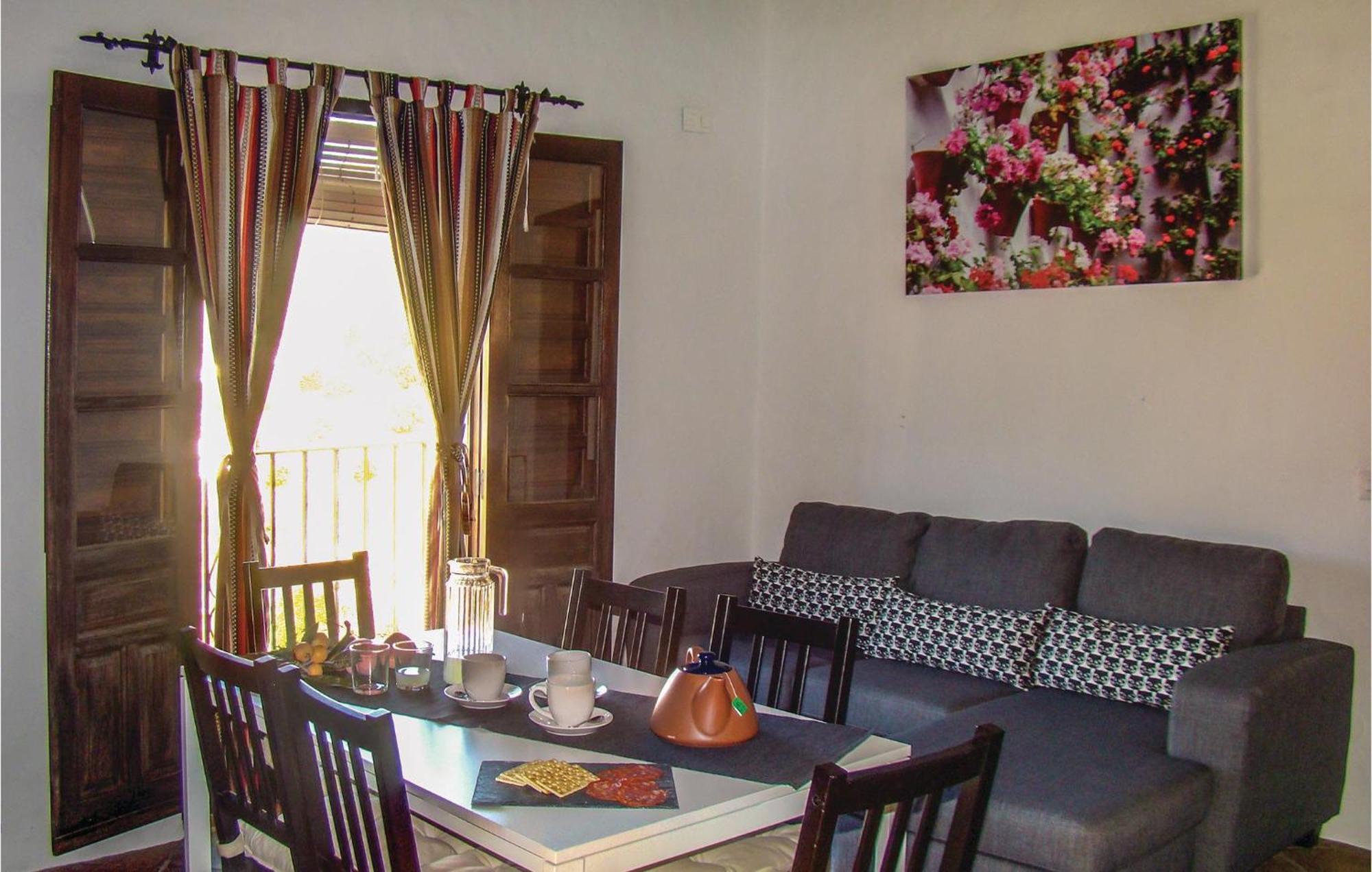 Сasa de vacaciones Cozy In El With Kitchen