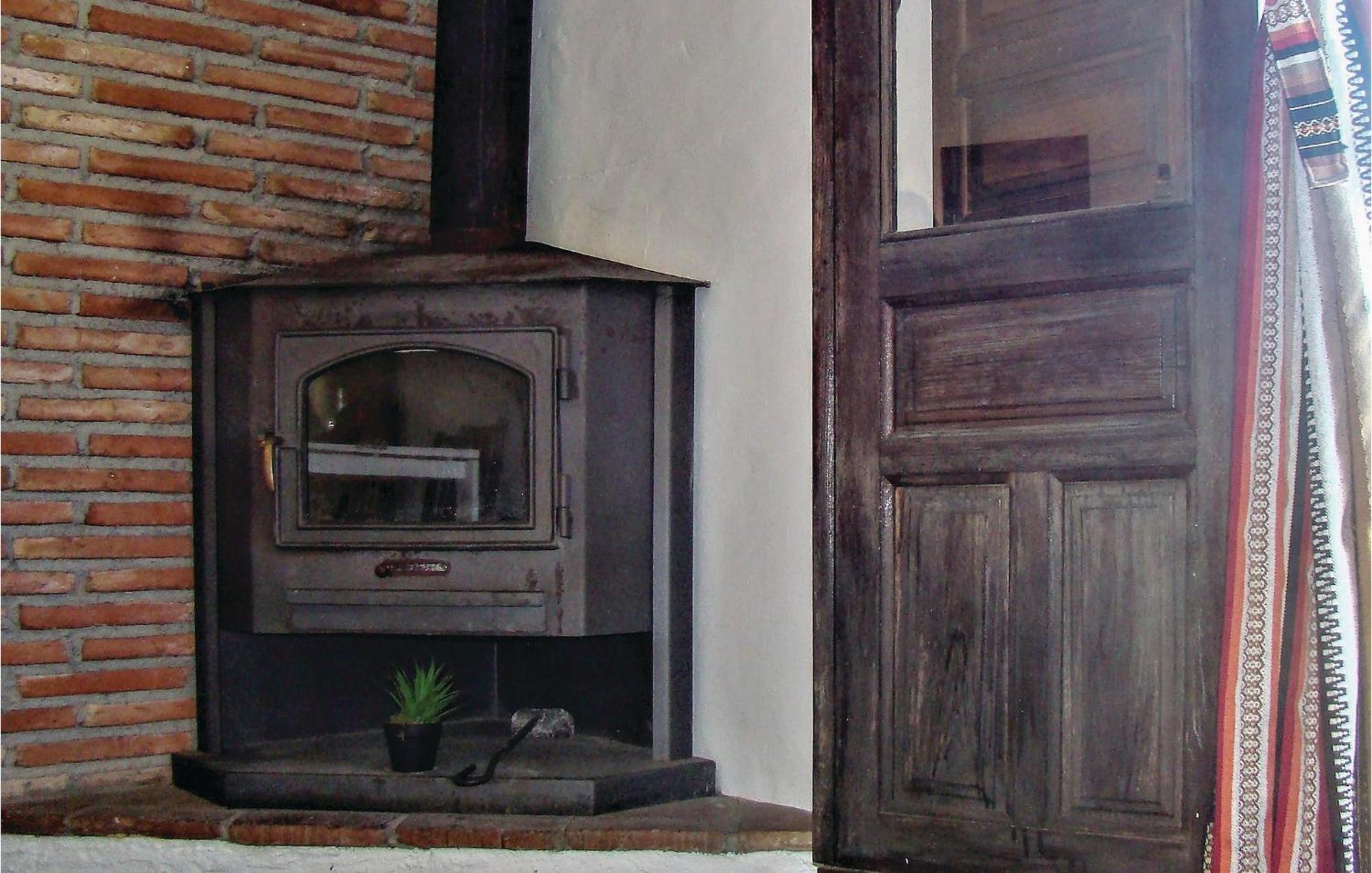 Cozy In El With Kitchen