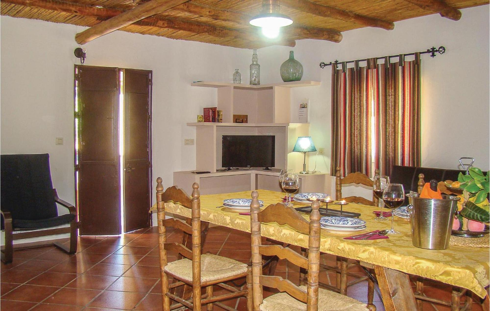 Сasa de vacaciones Cozy In El With Kitchen Borge