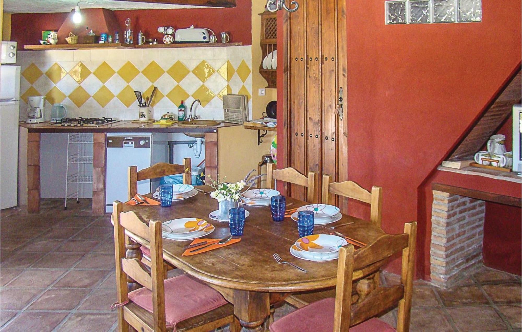 Cozy In El With Kitchen