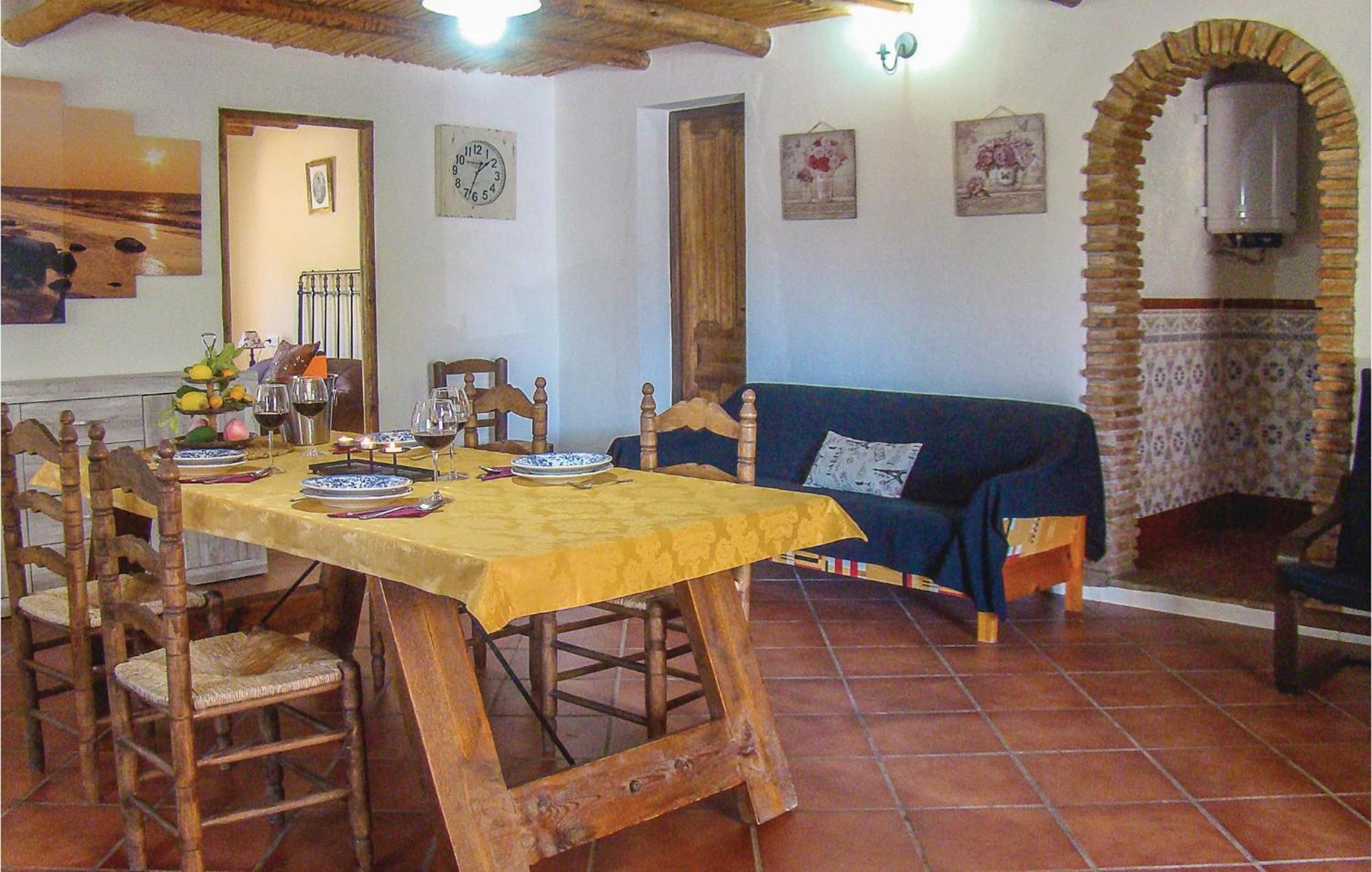 Cozy In El With Kitchen