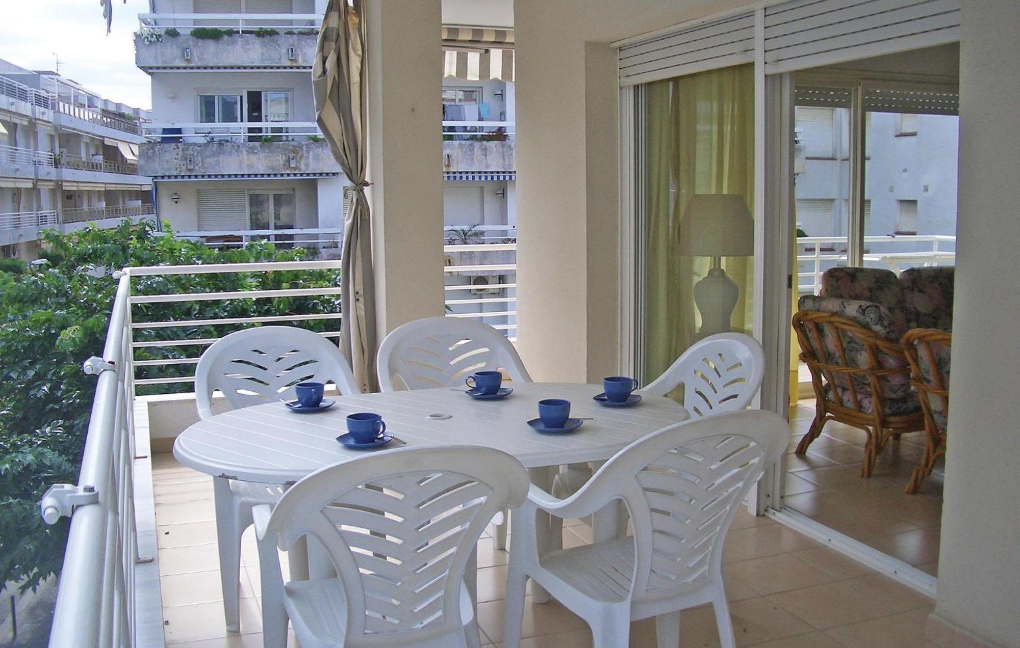 Apartamento Cozy In With Kitchen Tossa de Mar