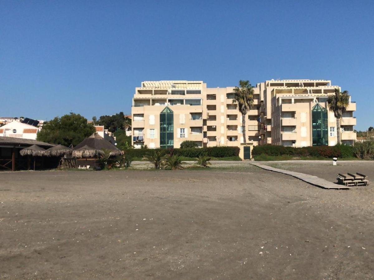 Espectacular Residencial En 1a Linea Con Piscina. Benajarafe