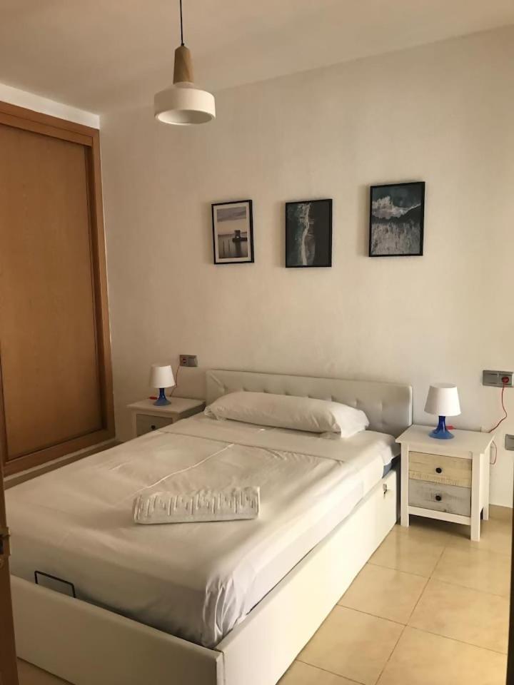 Espectacular Residencial En 1a Linea Con Piscina. Benajarafe