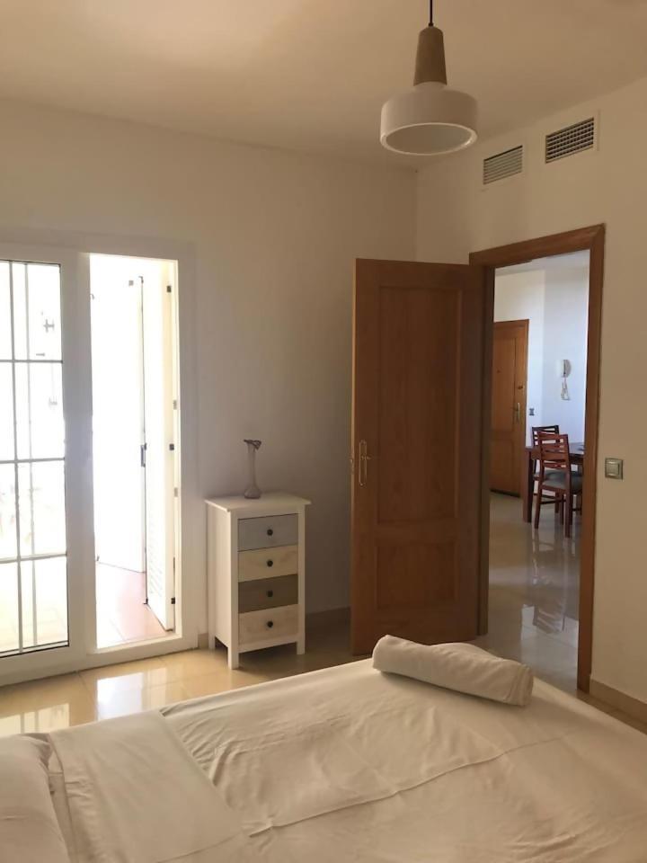 Espectacular Residencial En 1a Linea Con Piscina. Benajarafe