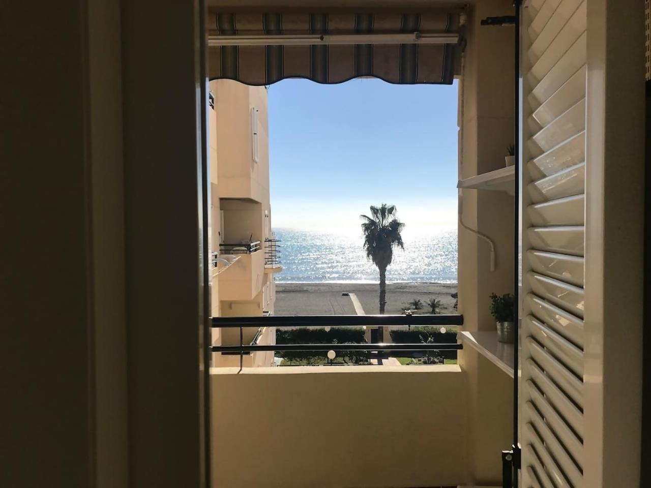 Apartamento Espectacular Residencial En 1a Linea Con Piscina. Benajarafe