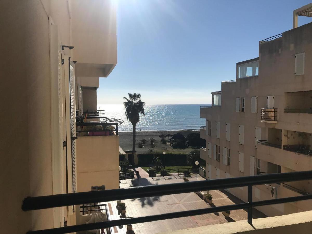 Espectacular Residencial En 1a Linea Con Piscina. Benajarafe
