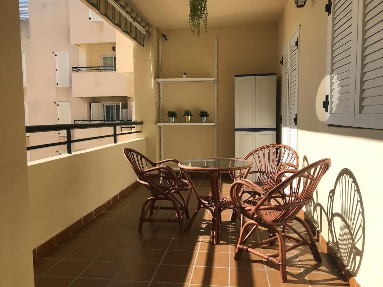 Espectacular Residencial En 1a Linea Con Piscina.
